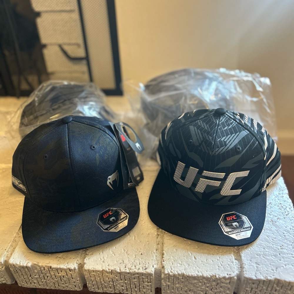UFC Black and White Graphic Snapback - Picture 4 of 4